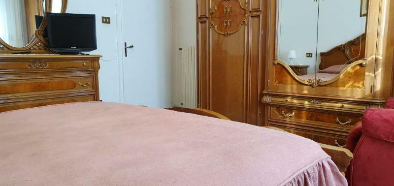 Casa Guastuglia Apartment กุบบีโอ ภายนอก รูปภาพ